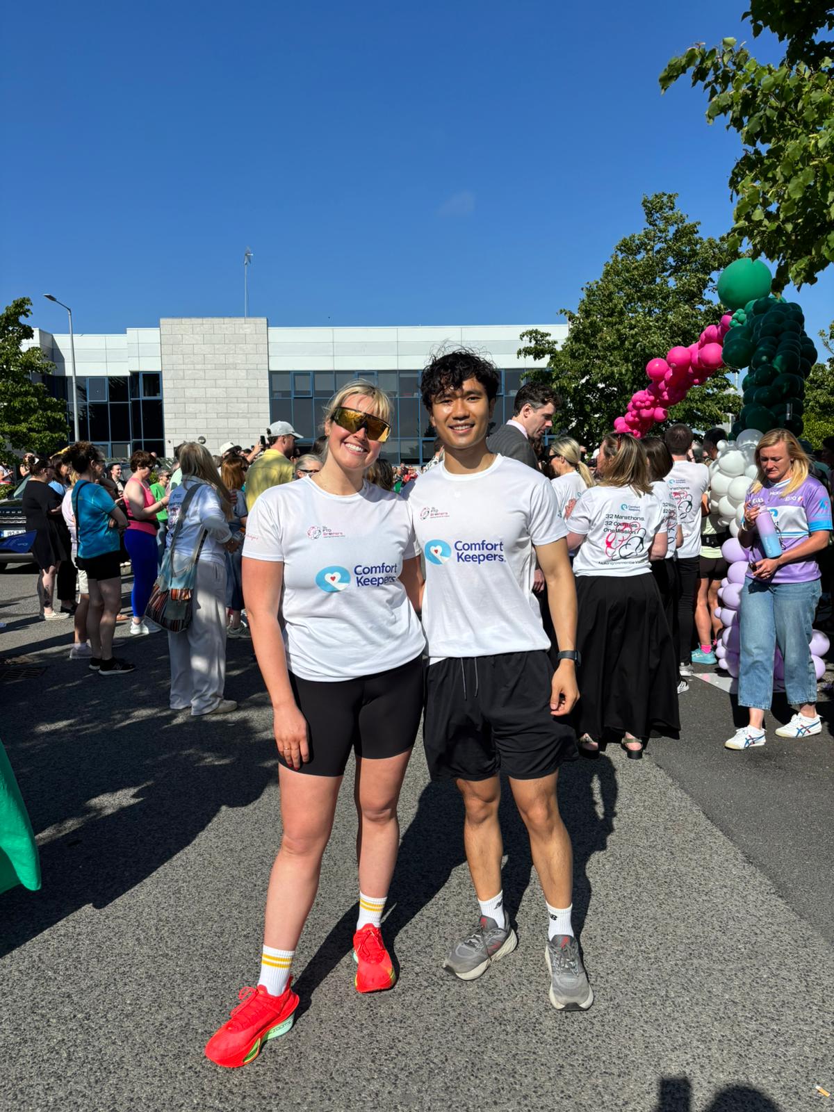 Rooftop team members at the final marathon in Comfort Keepers colours